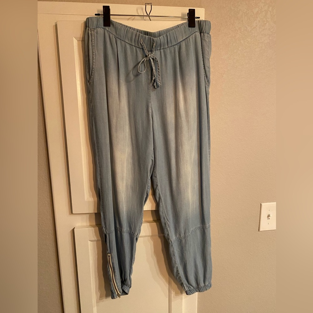 CHELSEA AND VIOLET RELAXED DENIM JOGGERS SIZE MEDIUM